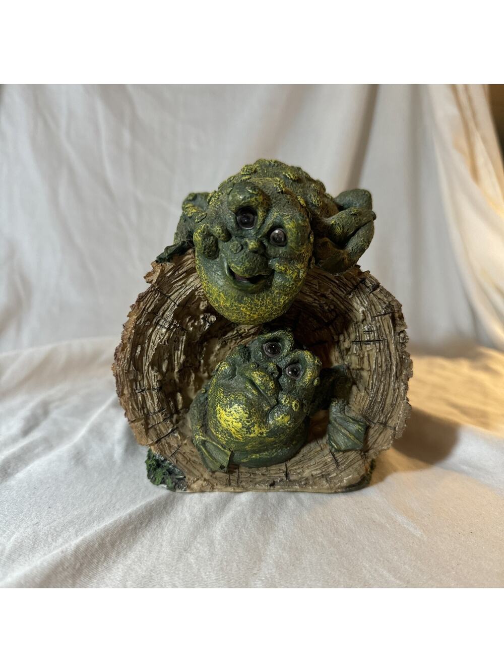 Vintage Frog Piggy Bank~ On A Log~ Resin Creepy Oddity Amazing Detail Follies